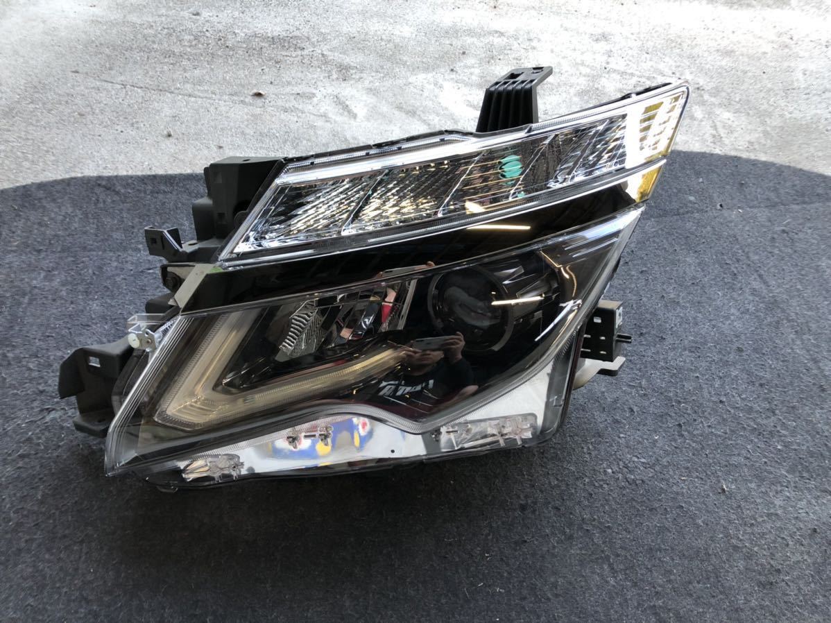 日産 E52エルグランド後期 アーバンクロム LED左ヘッドライト KOITO100