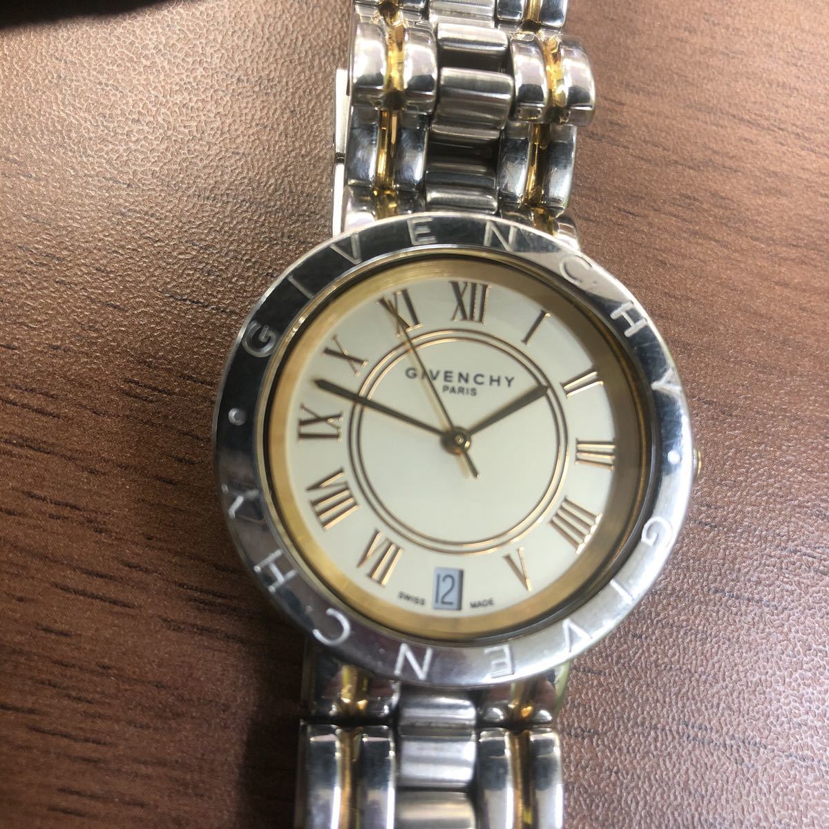 1円スタート】GIVENCHY ジバンシィ QUARTZ クォーツ腕時計 ローマン  