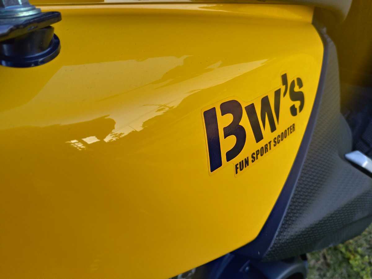 投稿詳細｜MOTOCLE BWS125(ビーウィズ)（黄）&frasl;ヤマハの新車・中古バイクを探すなら BW'S125 ヤマハ YAMAHA 新車 BWsR外装取付車(店頭在庫有)(1台限定特別色 BW'S | - ビーウィズ125 ヤマハ（YAMAHA） WEB – 遊び心”を刺激する125スクーター、BW'S125に新色を追加 ヤマハ「BW'S125」の2020年モデルはクロスオーバーテイストの新色を