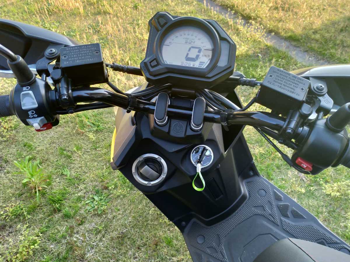投稿詳細｜MOTOCLE BWS125(ビーウィズ)（黄）&frasl;ヤマハの新車・中古バイクを探すなら BW'S125 ヤマハ YAMAHA 新車 BWsR外装取付車(店頭在庫有)(1台限定特別色 BW'S | - ビーウィズ125 ヤマハ（YAMAHA） WEB – 遊び心”を刺激する125スクーター、BW'S125に新色を追加 ヤマハ「BW'S125」の2020年モデルはクロスオーバーテイストの新色を