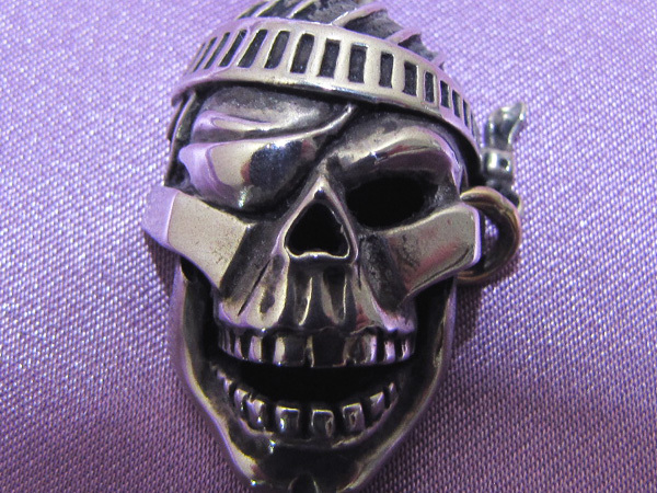 ☆Leathers and Treasures Medium Skull Pirates Pendant w/18K Gold 