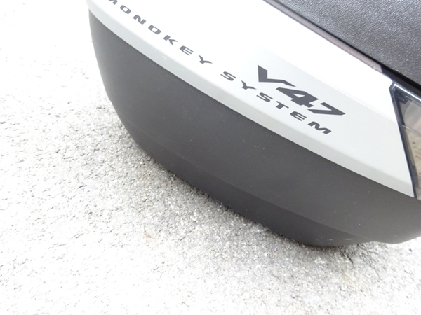 | GIVI カワサキ純正V47トップケースに、GIVIストップランプキット装着 GIVI(ジビ) リアボックス モノキーケース E135 バイク オプション ジビ V47 MONOKEYシリーズ用｜V47 ストップランプキット GIVI（ジビ） GIVIのトップケースをカスタム（ストップランプ、リモコン、照明） モノロックケース
