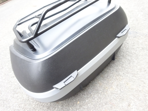 | GIVI カワサキ純正V47トップケースに、GIVIストップランプキット装着 GIVI(ジビ) リアボックス モノキーケース E135 バイク オプション ジビ V47 MONOKEYシリーズ用｜V47 ストップランプキット GIVI（ジビ） GIVIのトップケースをカスタム（ストップランプ、リモコン、照明） モノロックケース