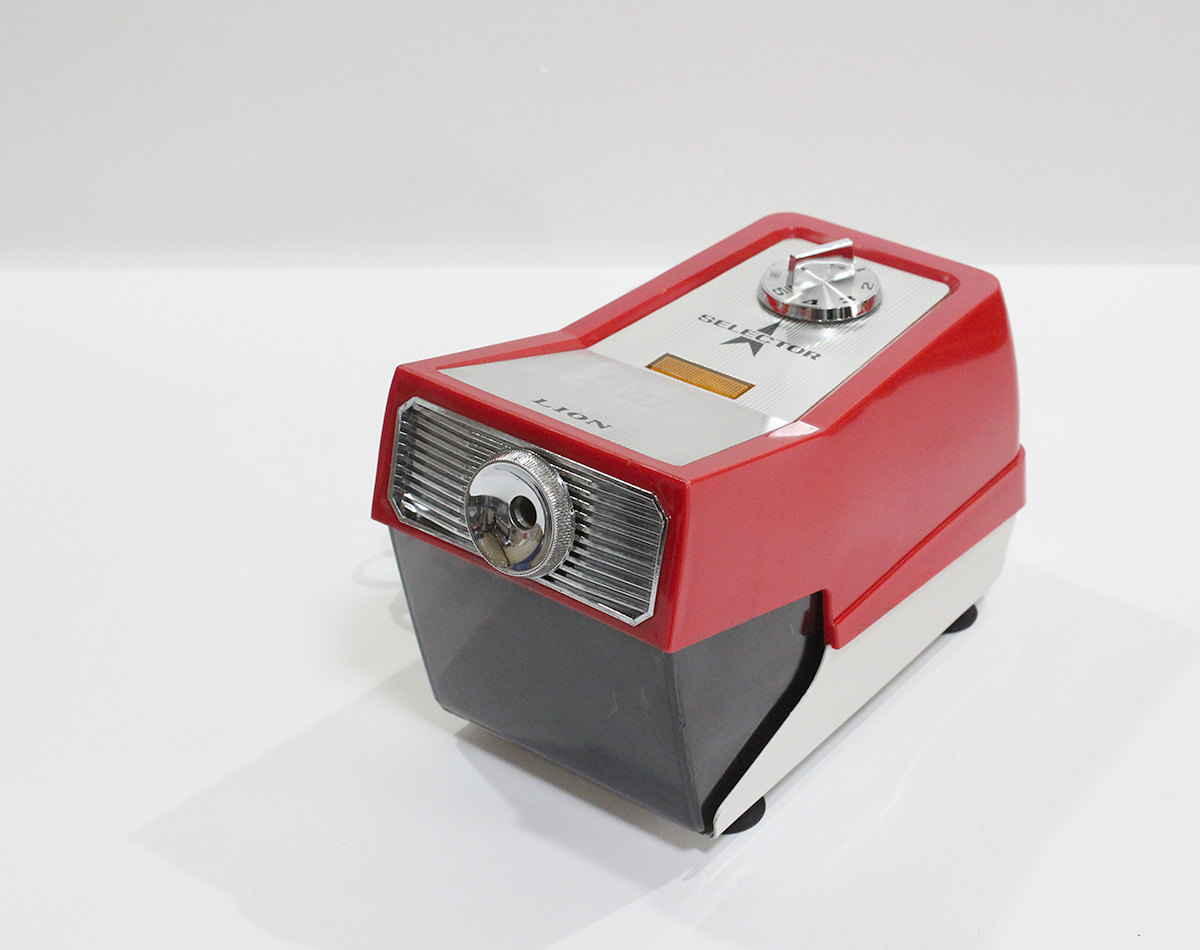 昭和レトロ 希少 LION ライオン 電動鉛筆削器 えんぴつ削り 赤 NO4500 