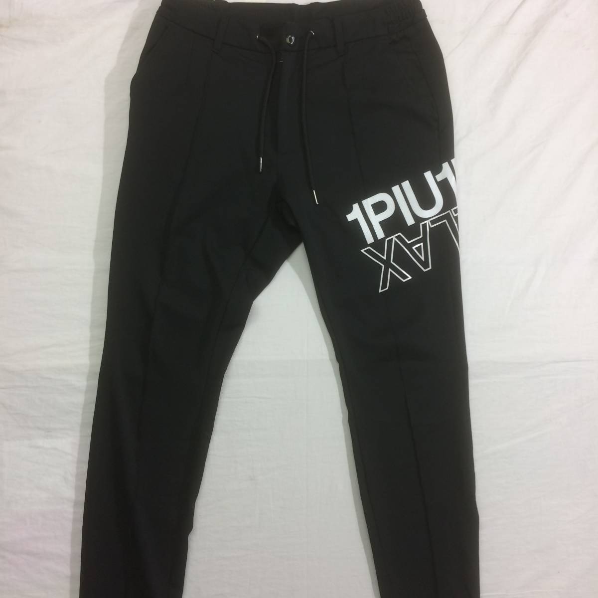 ゴルフ 新品1PIU1UGUALE3 GOLF定価4万ストレッチ接触冷感スリムスラックス