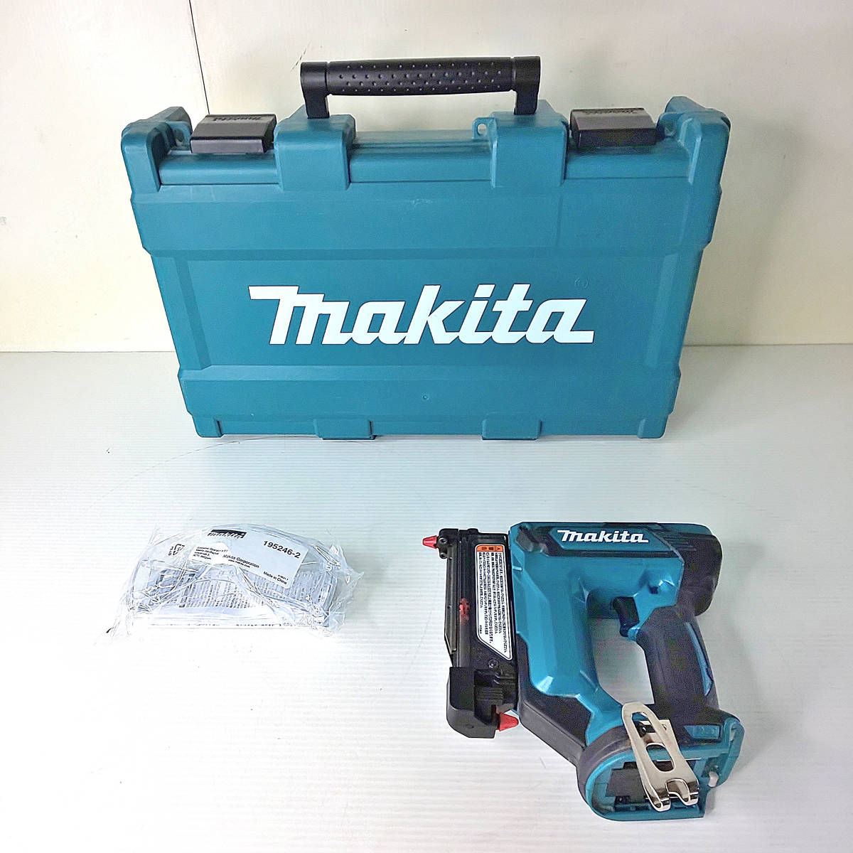 低価，安い makita/マキタ18V 充電式ピンタッカ PT353DZK 本体+ケース(エアタッカー)｜売買されたオークション情報、yahooの商品情報をアーカイブ公開 - オークファン エアタッカー