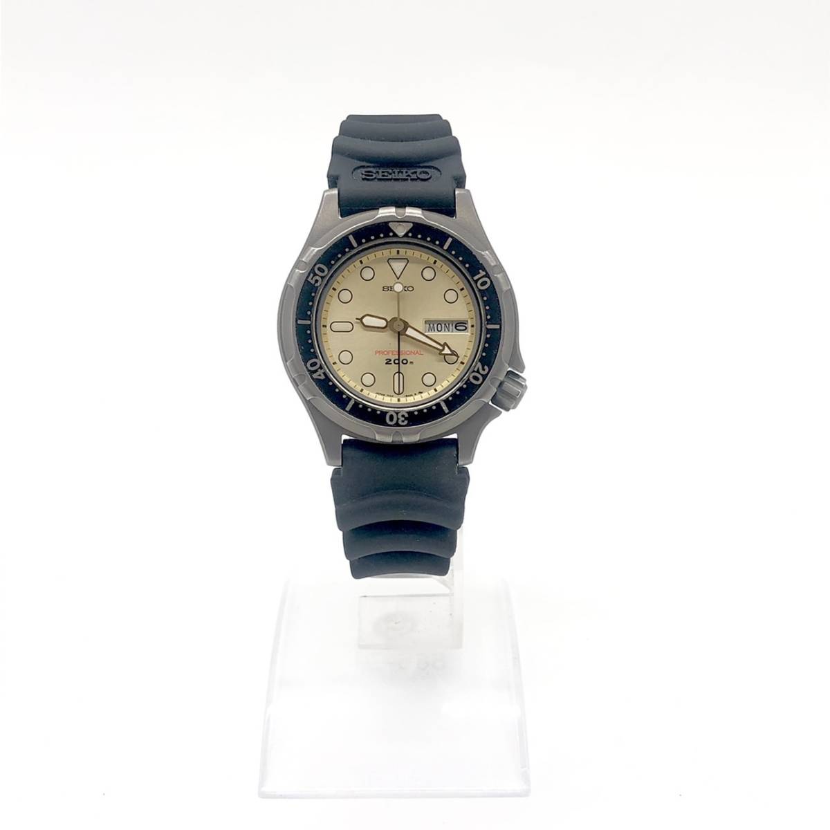 ✨SEIKO✨セイコー✨Professional✨7C43-6A00✨腕時計✨ 5607/ SEIKO 7C43-6A00 セイコー 文字盤ゴールド 金 ブラック 黒