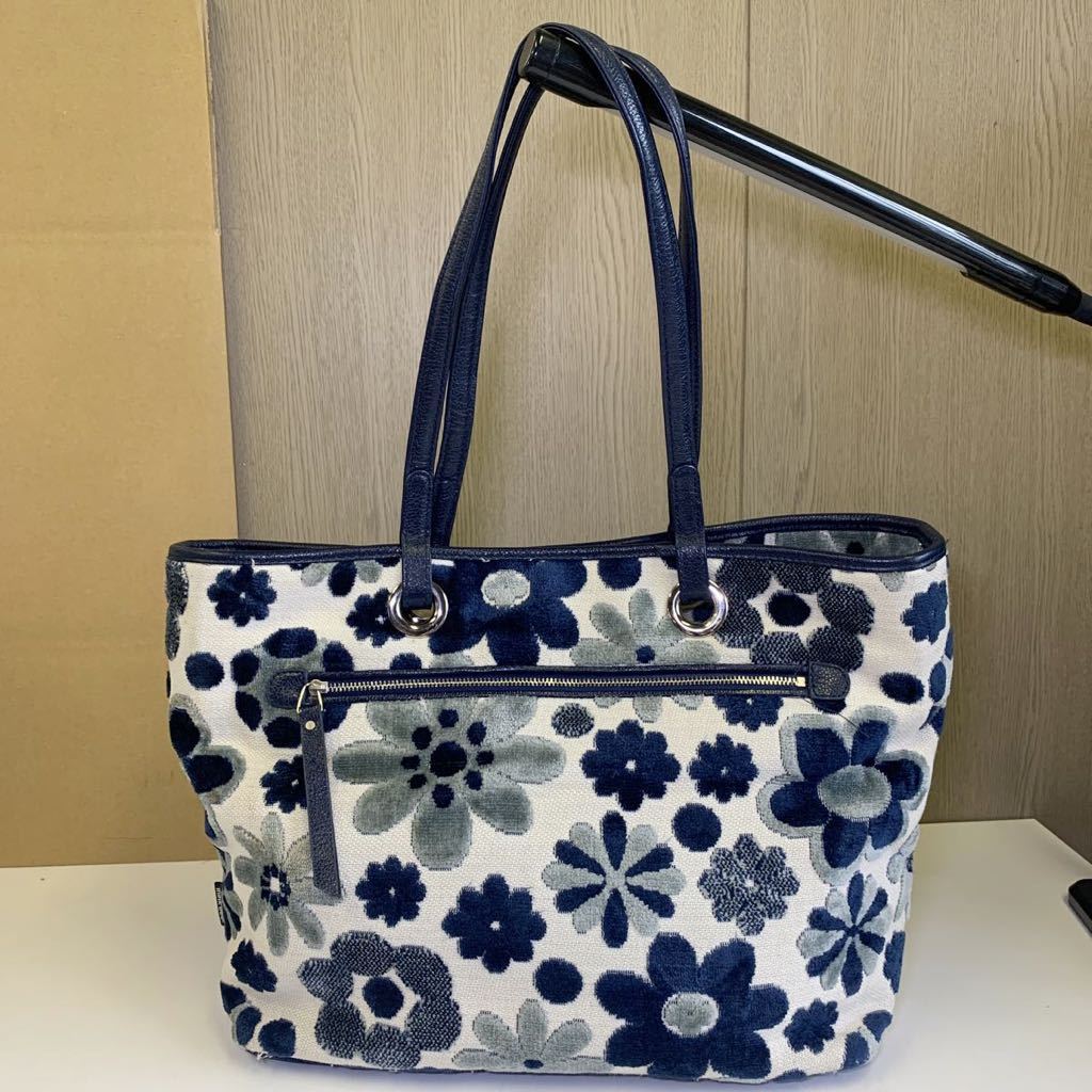 品質保証，100%新品 【Think Bee!】シンクビー Jusj Heart ジャストハート 花柄 がま口 セミショルダー 肩掛け トートバッグ レディースバッグ 黒 ブラック系 H