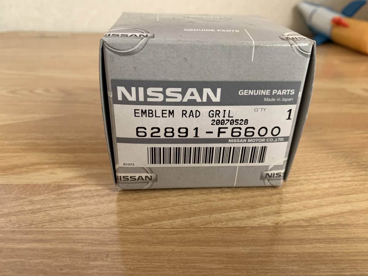 F31 レパード後期 フロントグリル エンブレム シルバー 新品未使用 