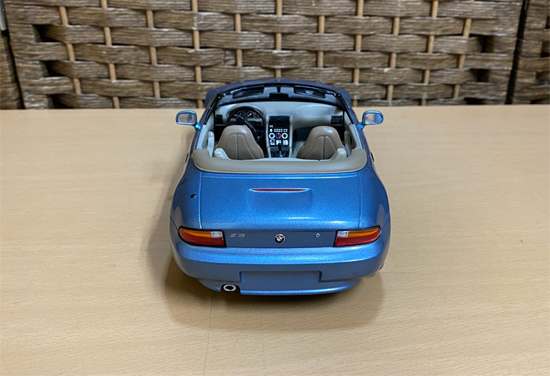 UT MODELS BMW Z3 roadster ロードスター 1/18 ミニカー 007 GOLDENEYE 