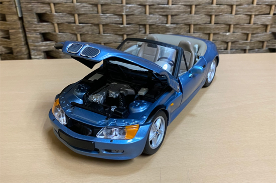 UT MODELS BMW Z3 roadster ロードスター 1/18 ミニカー 007 GOLDENEYE 