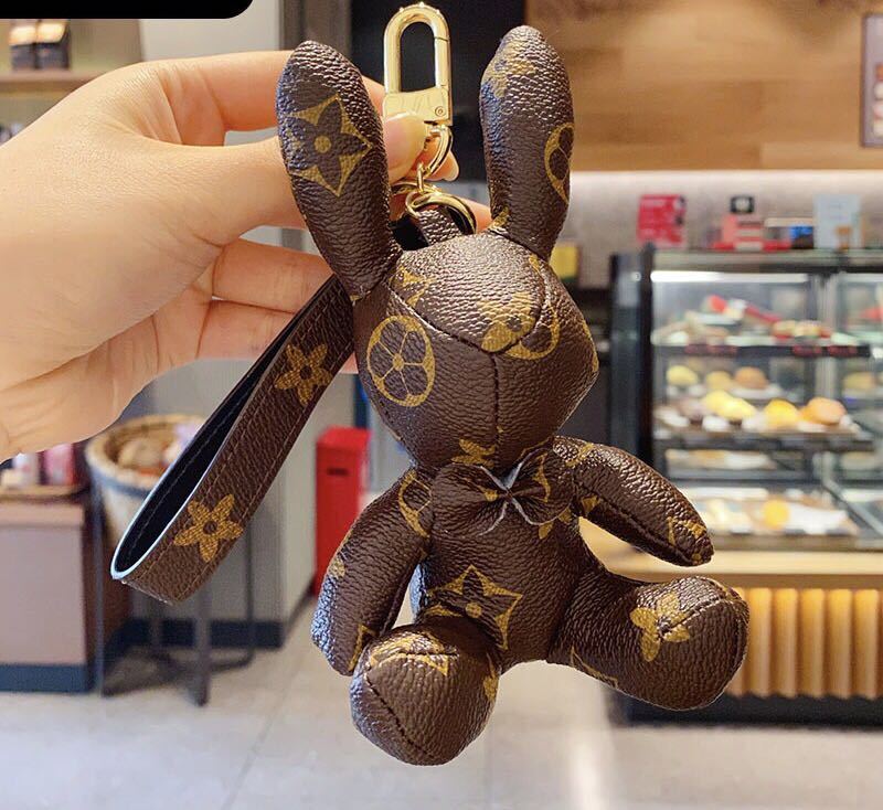 キーホルダー バッグチャーム 馬 おしゃれ 革 本革 アクセサリー レザー 皮革 牛革 ウマ 飾り かわいい 縁起の良い 小型 国内最大級のハンドメイド