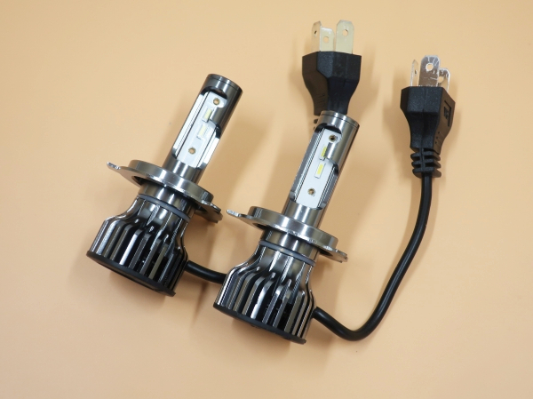 H4 旧車向け 6000K LED ヘッドライト Hi/Lo切り替え 12000LM LEDバルブ