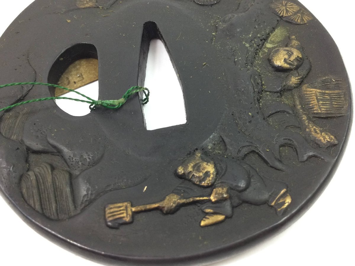 金箔装飾 鉄製鍔(つば) 箱付き 金箔装飾 鉄製鍔(つば) 箱付き 刀装具
