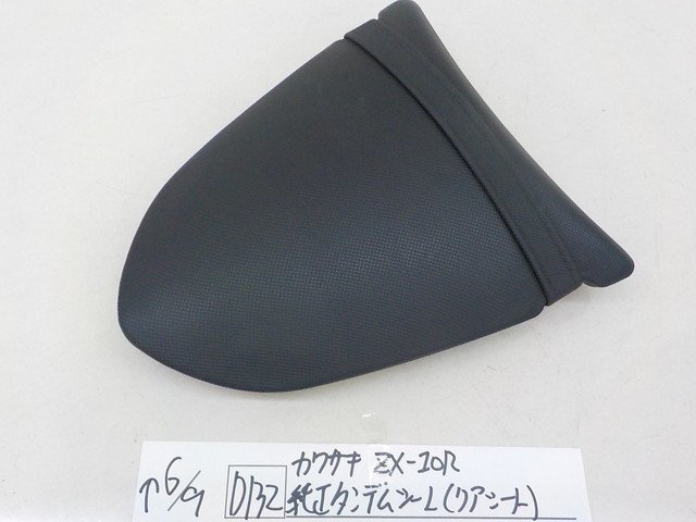 Y。ページ　12点 D132○○カワサキ ZX-10R 純正タンデムシート（リアシート）4-6/9（せ
