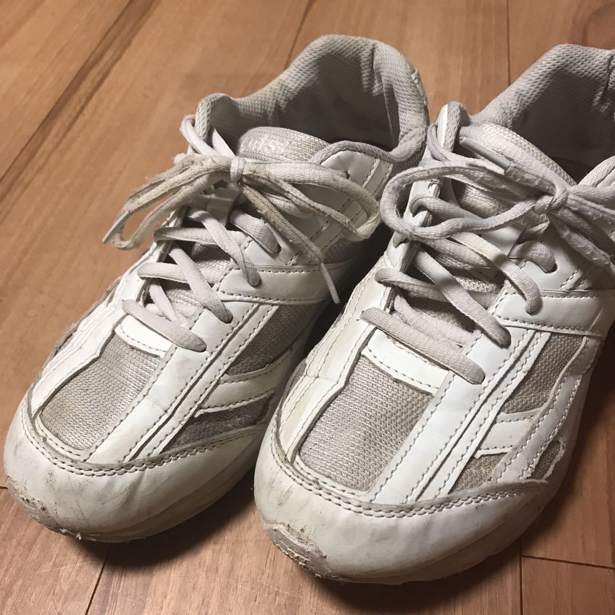 白 スニーカー シューズ 運動靴 通学用シューズ 上履き 23 0 通学靴 中学生 23cm 売買されたオークション情報 Yahooの商品情報をアーカイブ公開 オークファン Aucfan Com