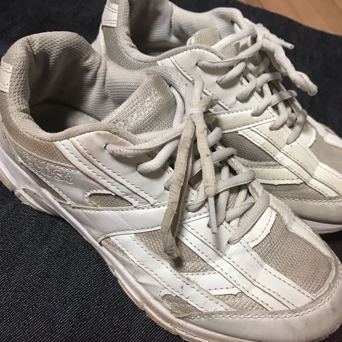 白 スニーカー シューズ 運動靴 通学用シューズ 上履き 23 0 通学靴 中学生 23cm 売買されたオークション情報 Yahooの商品情報をアーカイブ公開 オークファン Aucfan Com