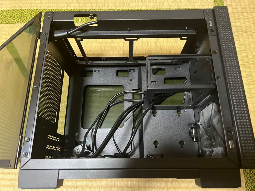 Razer Tomahawk Mini-ITX PCケース中古 パーツ コンピュータ