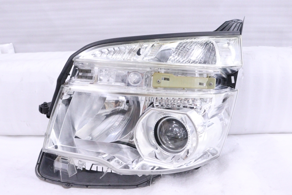 ヴォクシー 後期 トヨタヴォクシーZRR70後期純正 HIDヘッドライト 