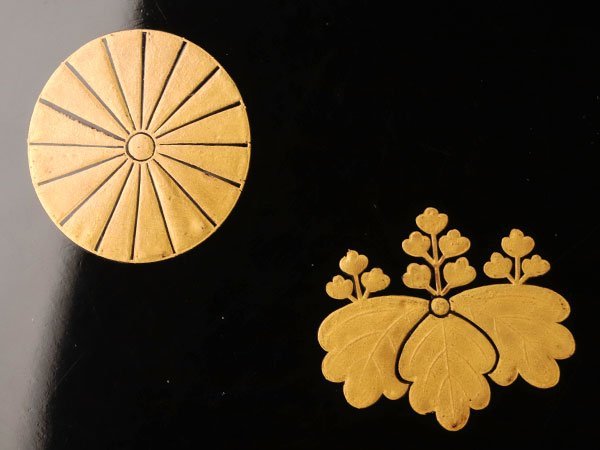 企業情報-紀文と漆器 金蒔絵菊花図黒漆塗り木製盆 中〜