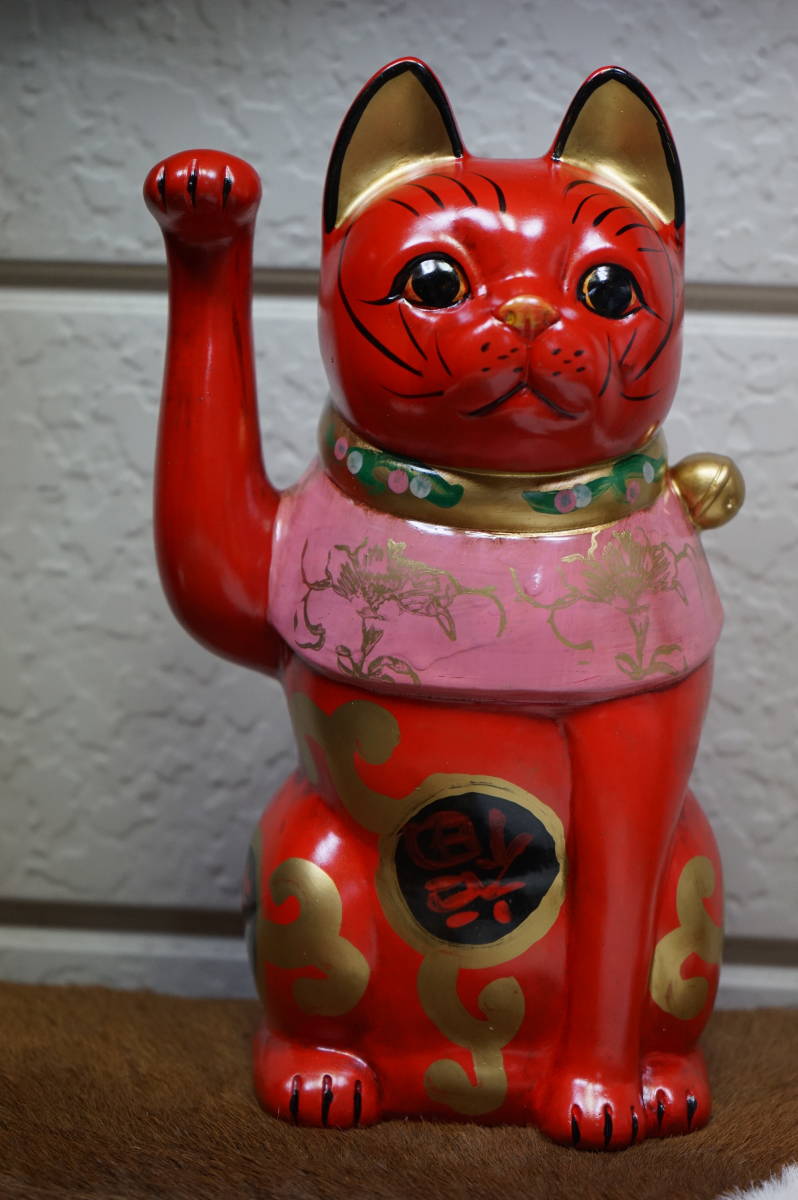 ネコ 瀬戸 招き猫 赤 工芸品 陶器 招き猫 赤 緑色 唐草 ねこ 置物