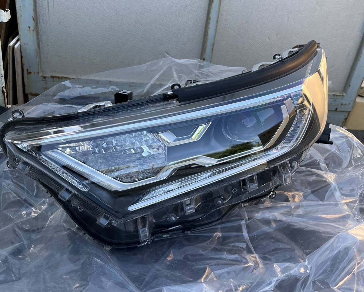 令和3年10月　トヨタ　RAV4　AXAH54 左ヘッドライト トヨタ RAV4 HV AXAH52/AXAH54 純正 LED 左ヘッドライト 【公式通販】