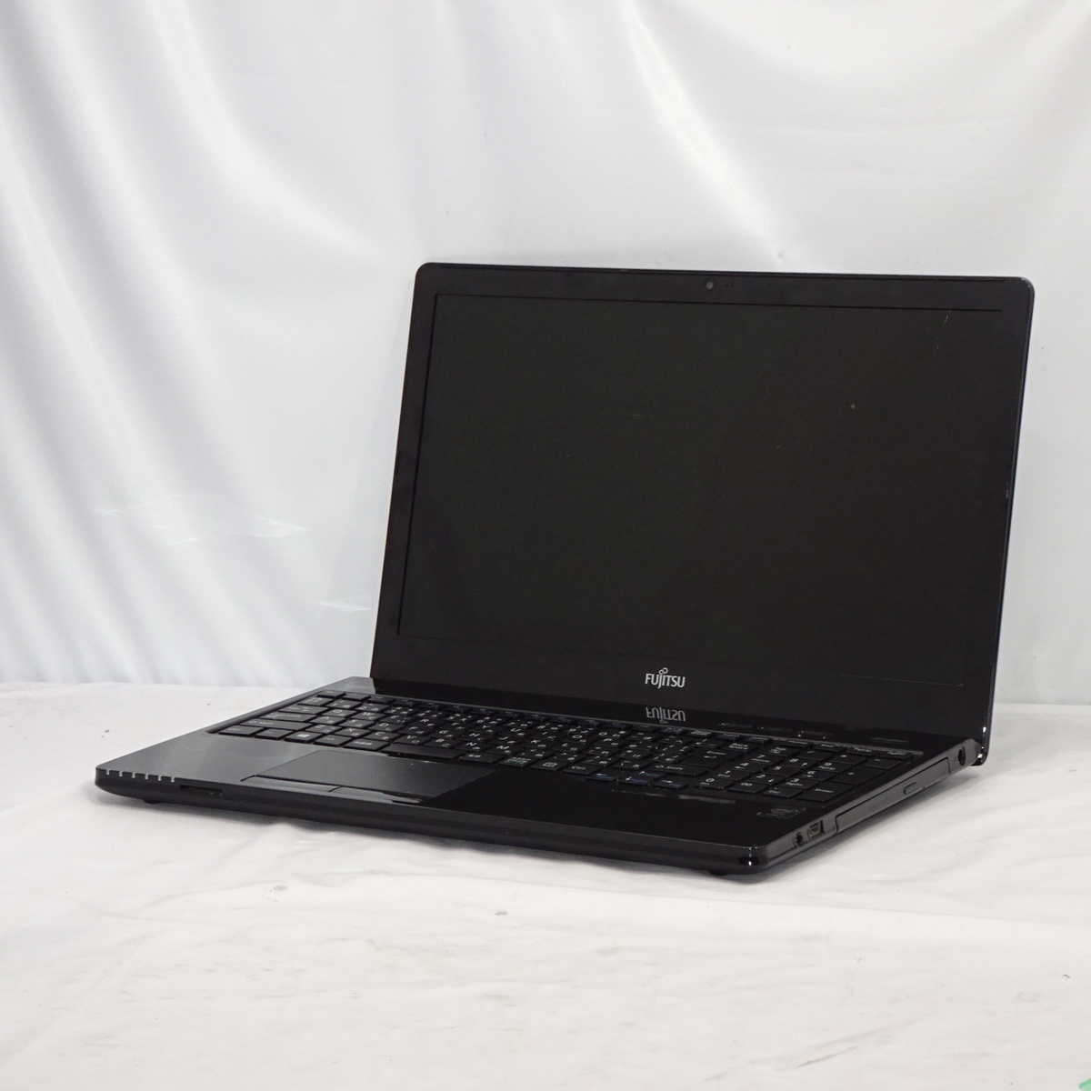 a LIFEBOOK AH53/U FMVA53UWKS 16GB ストレージ無