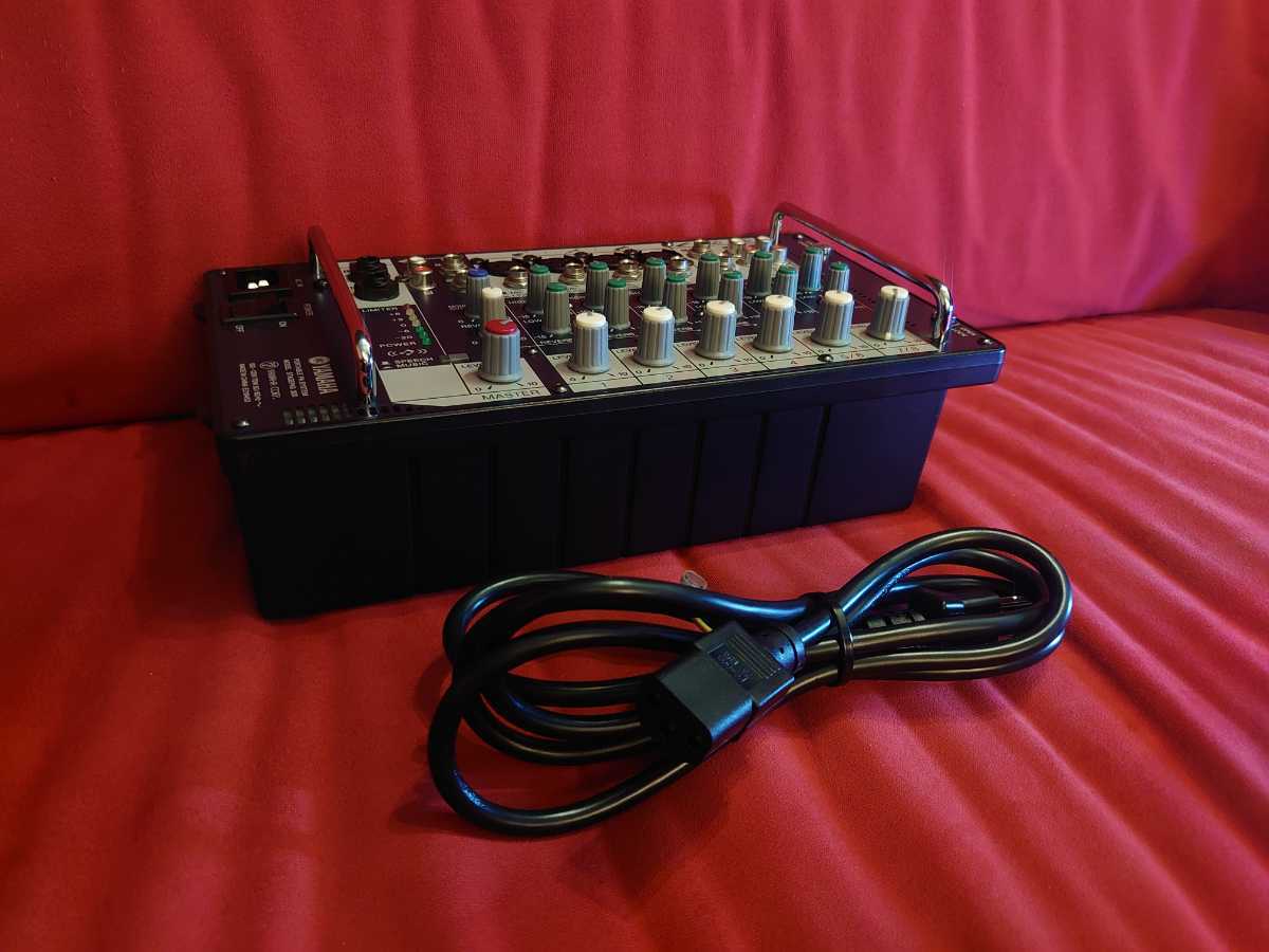 YAMAHA】STAGEPAS 300 PORTABLE PA SYSTEM ミキサー ヤマハ ポータブル