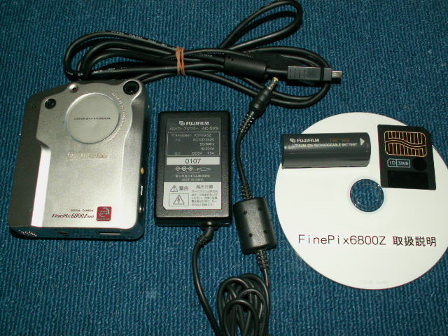 動作確認済み　日付保持バッテリー交換済　ポルシェデザイン　FinePix　６８００Z　バッテリー等、専用USB、３２MBメディア、取説 ポルシェデザイン 動作確認済み 日付保持内蔵バッテリー交換済 Yahoo!オークション - 「ポルシェデザイン」デジタルカメラ