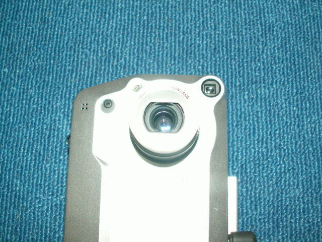 動作確認済み　日付保持バッテリー交換済　ポルシェデザイン　FinePix　６８００Z　バッテリー等、専用USB、３２MBメディア、取説 ポルシェデザイン 動作確認済み 日付保持内蔵バッテリー交換済 Yahoo!オークション - 「ポルシェデザイン」デジタルカメラ