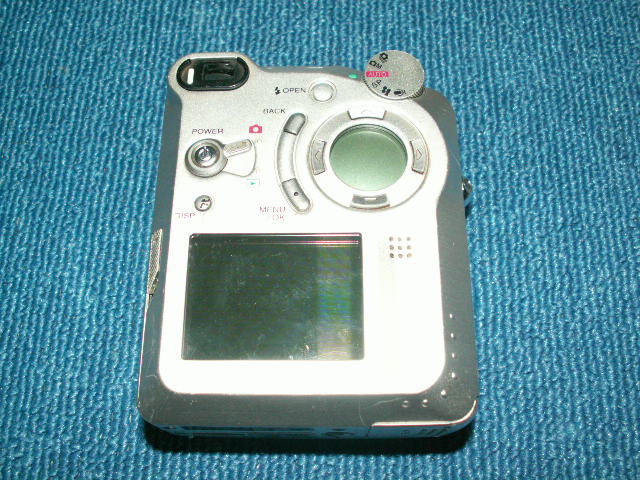 動作確認済み　日付保持バッテリー交換済　ポルシェデザイン　FinePix　６８００Z　バッテリー等、専用USB、３２MBメディア、取説 ポルシェデザイン 動作確認済み 日付保持内蔵バッテリー交換済 Yahoo!オークション - 「ポルシェデザイン」デジタルカメラ
