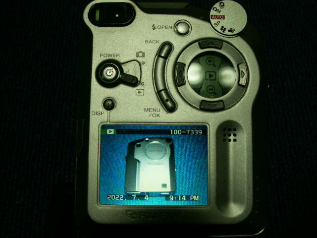 動作確認済み　日付保持バッテリー交換済　ポルシェデザイン　FinePix　６８００Z　バッテリー等、専用USB、３２MBメディア、取説 ポルシェデザイン 動作確認済み 日付保持内蔵バッテリー交換済 Yahoo!オークション - 「ポルシェデザイン」デジタルカメラ