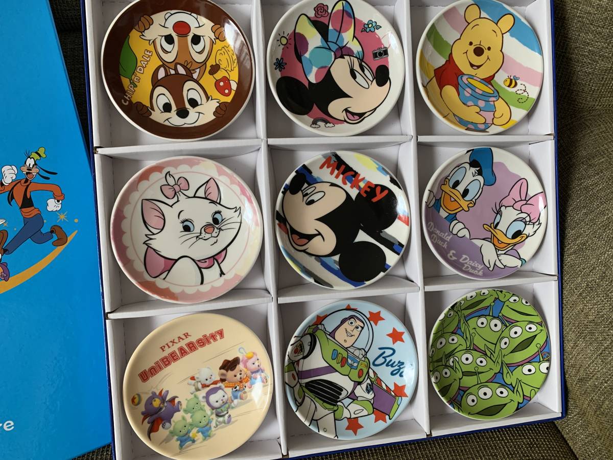 ショップディズニー 2周年記念 オリジナル豆皿 9枚セット Anniversary Disney ディズニーストア 食器 小皿 エイリアン チップ その他 売買されたオークション情報 Yahooの商品情報をアーカイブ公開 オークファン Aucfan Com