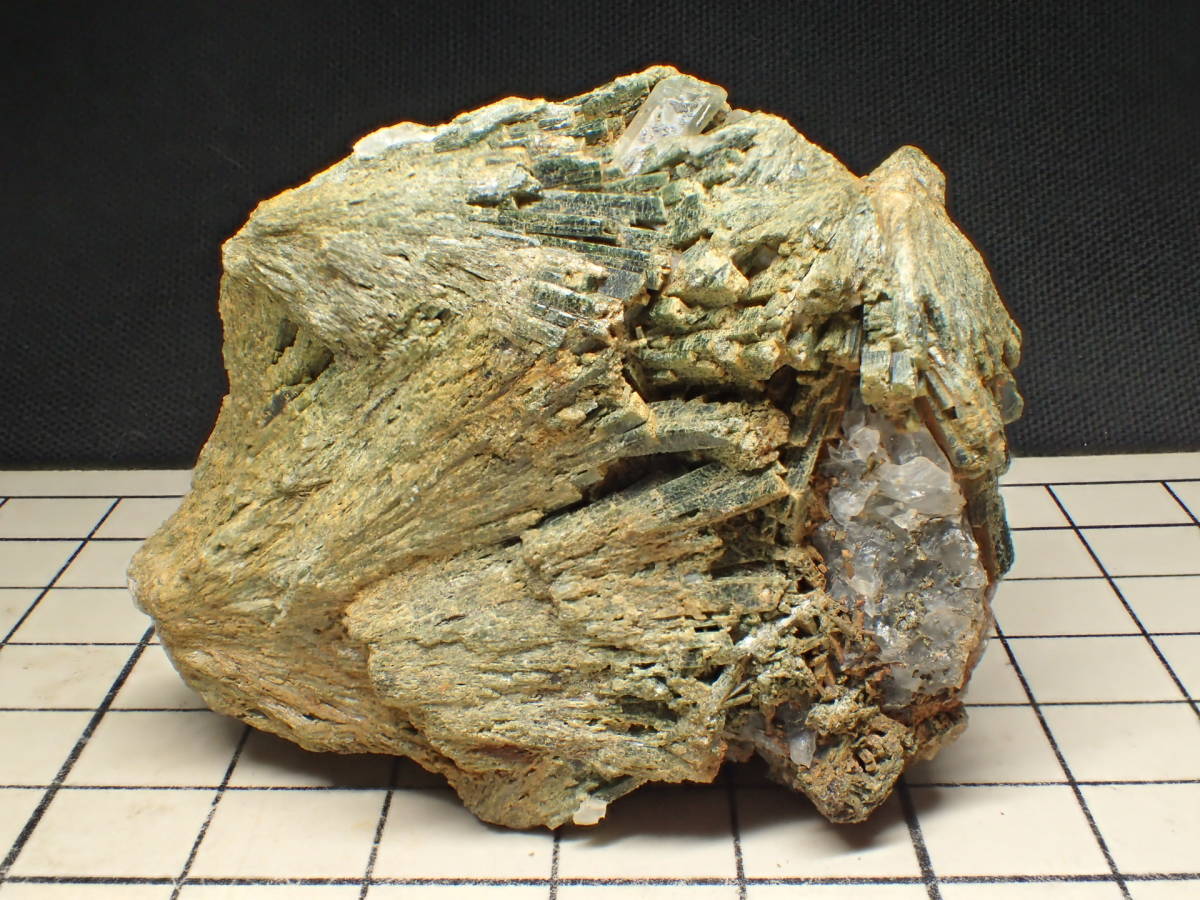 貴重灰鉄輝石 菊寿石 岐阜県 山県市 柿野東洞 柿野鉱山 鉱石 原石