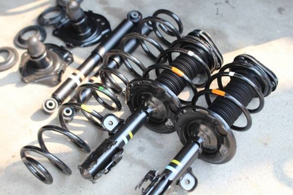 アルファード30系後期2WD 純正サスペンション