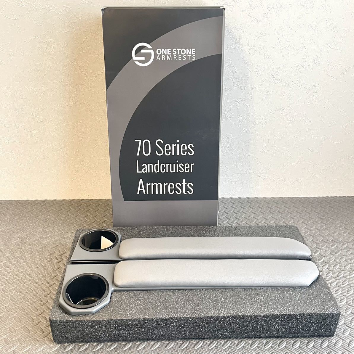 One Stone Armrests グレー 左右セット ランクル 70 71 74 76 77 One Stone Armrests グレー 左右セット ランクル 70 71 74 76 77