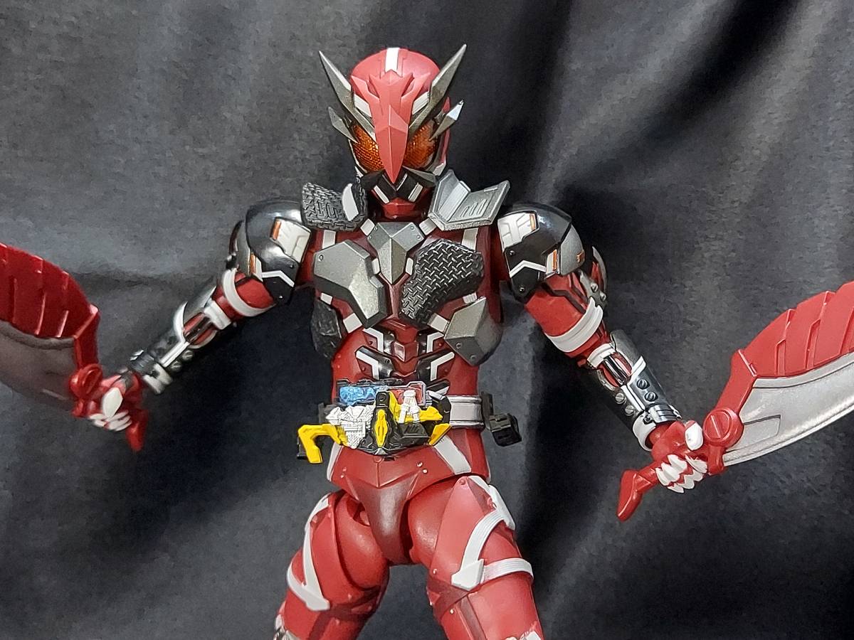 S.H.フィギュアーツ 仮面ライダー雷 塗装リペイント 改造(その他 