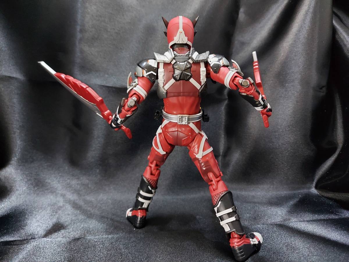 S.H.フィギュアーツ 仮面ライダー雷 塗装リペイント 改造(その他 
