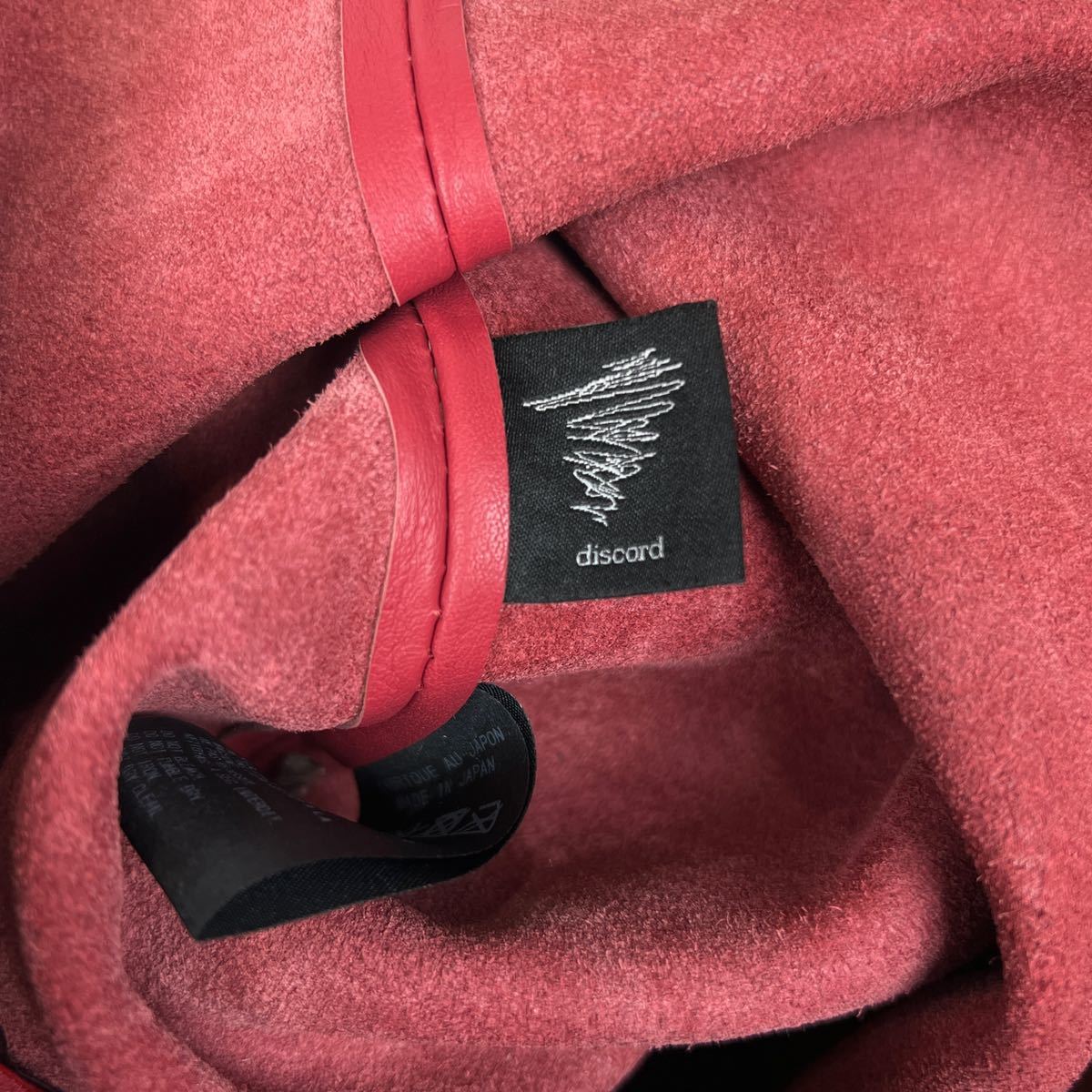 Yohji Yamamoto GINZA discord SIX EXCLUSIVE | ディスコード – Yamamoto、GINZA SIX店限定 “TULIPS”から新色 ヨウジヤマモト」の LINEN Y ヨウジヤマモト“いびつな造形”のレザーバッグ、口金
