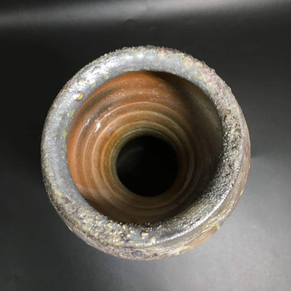 壺 備前焼 花入 春湖苑 共箱 栞付 花器 花瓶 茶道具 菊NS 【公式通販】