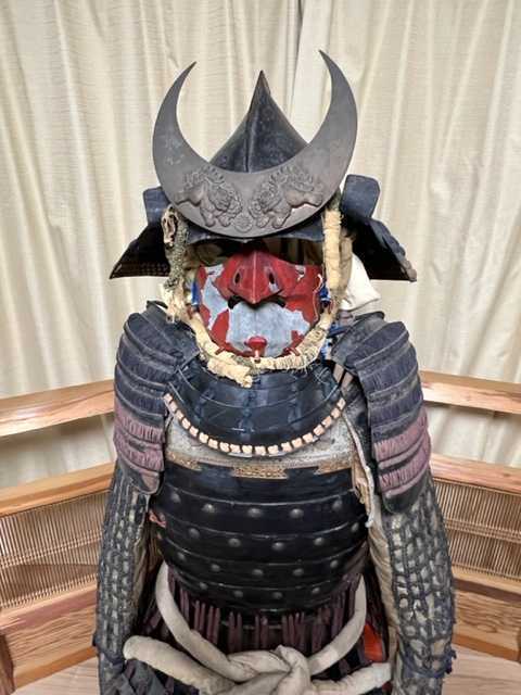 甲冑一式 時代物 兜 面頬 鎧 木箱 具足 胴丸 腹巻 甲冑 (甲冑（兜、鎧 