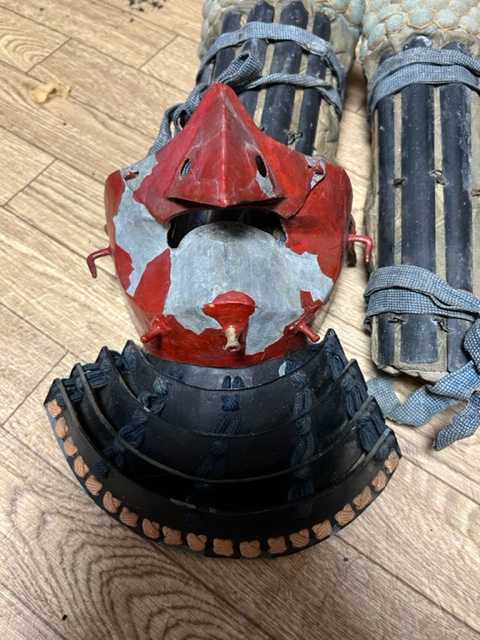 甲冑一式 時代物 兜 面頬 鎧 木箱 具足 胴丸 腹巻 甲冑 (甲冑（兜、鎧 