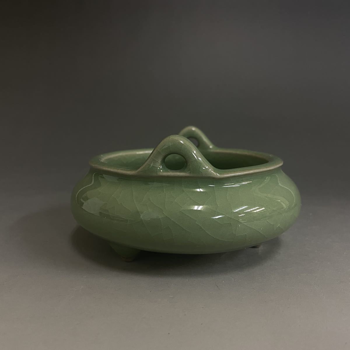 中国古美術　宋時代青磁香炉　龍泉窯三足香炉W66-0 青磁三足香炉 龍泉窯 中国古美術 龍泉窯三足香炉W66-0 香炉の中古