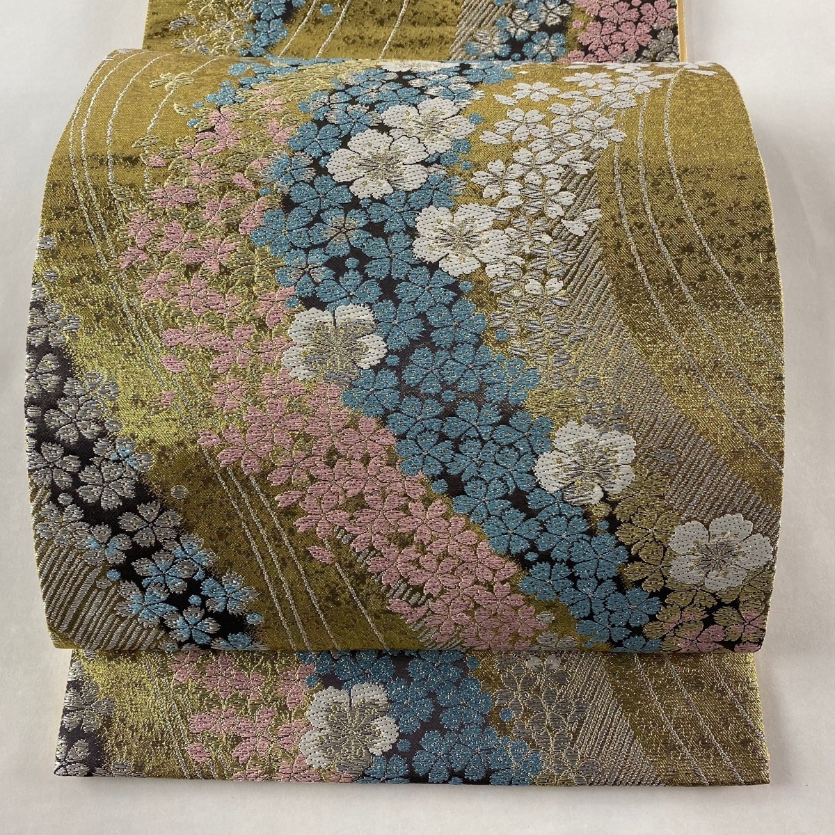 袋帯 秀品 六通 正絹 箔 美品 中古 金色 金糸 草花 華文 - 菊 黒