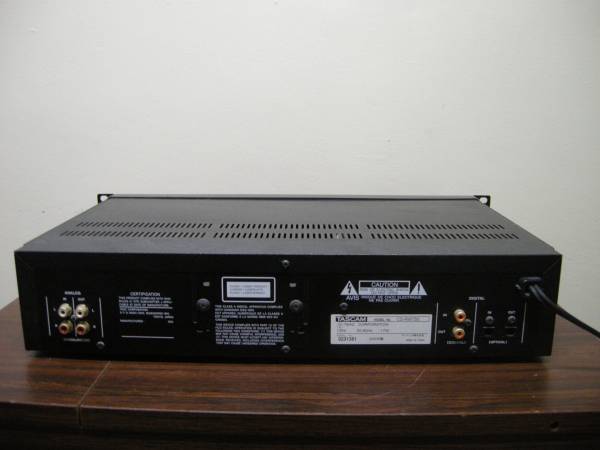 ジャンク品。 タスカム　CD-RW750　TASCAM