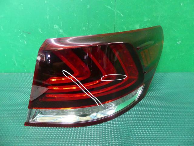 レクサス LS DAA-UVF45 右テールライト/右テールランプ LS600H 4WD 2UR