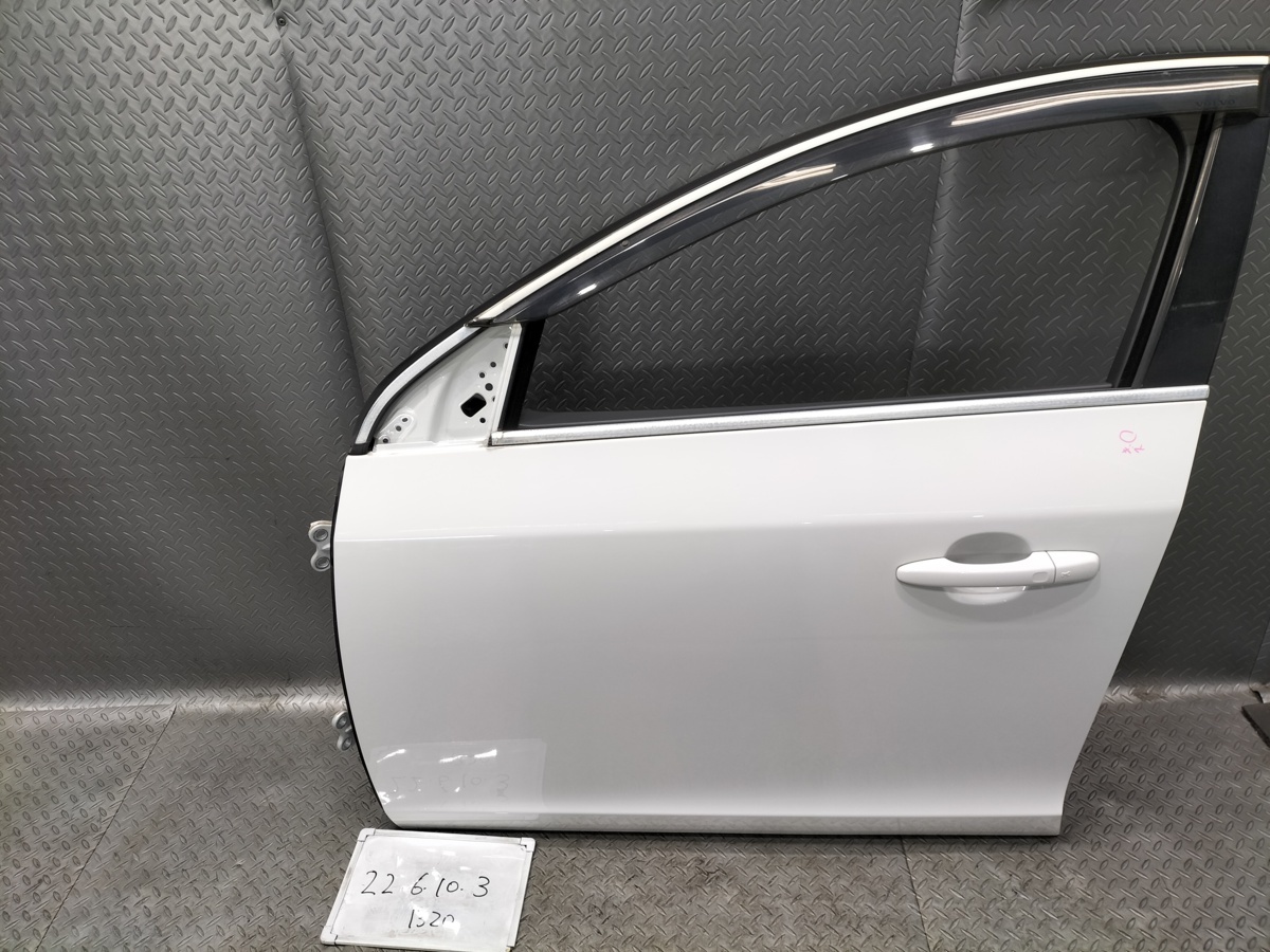 ★キレイ目!!　ボルボ　DBA-FB4164T　FB系　V60　DRIVE　平成23年　純正　F フロント 左 ドア パネル Assy　M53　614 白 アイスホワイト★
