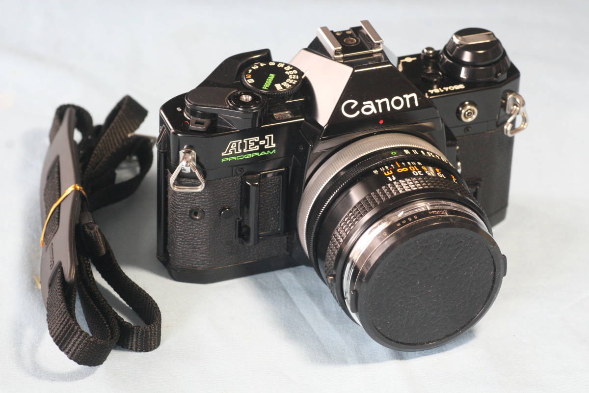 高品質，人気SALE CANON AE-1P プログラム + FD 50mm 1:1.8 f1.8 完動品 きれい(キヤノン)｜売買されたオークション情報、yahooの商品情報をアーカイブ公開 - オークファン マニュアルフォーカス