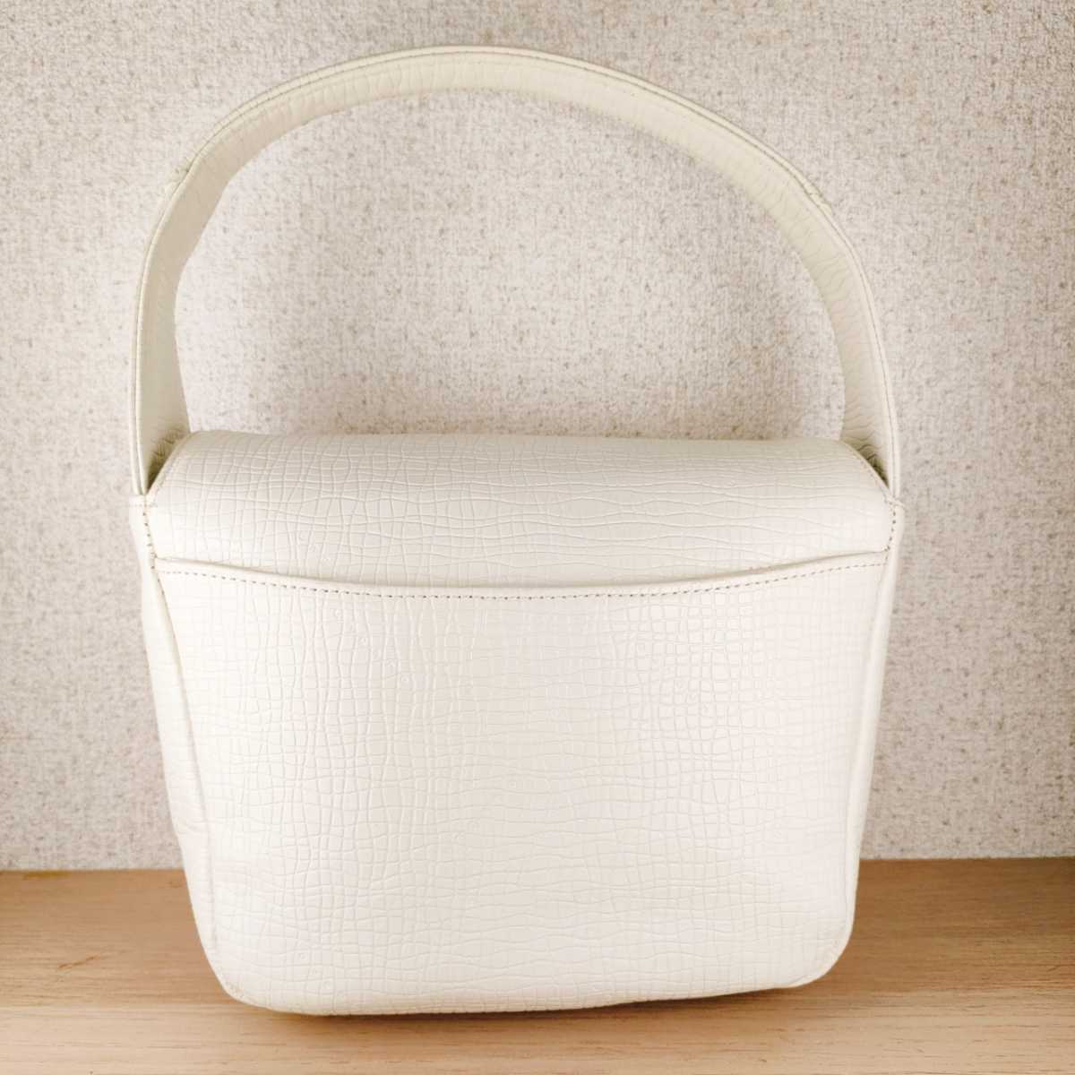 ウンガロ ungaro ハンドバッグ レザー ワンショルダーバッグ by 黒 ハンドバッグの通販 BAGMANIA 商品｜THE U 2way ungaro(ウンガロ) shoulder bag GN8316△*ungaro&frasl;ウンガロ*レザー*3way金具*フラップ*ワンハンドル