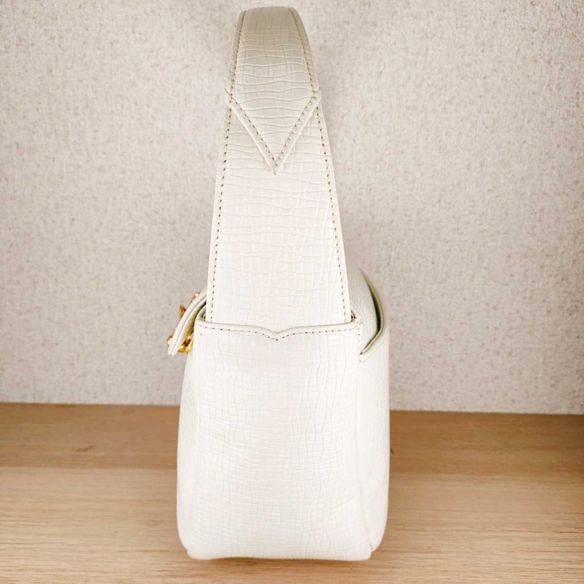 ウンガロ ungaro ハンドバッグ レザー ワンショルダーバッグ by 黒 ハンドバッグの通販 BAGMANIA 商品｜THE U 2way ungaro(ウンガロ) shoulder bag GN8316△*ungaro&frasl;ウンガロ*レザー*3way金具*フラップ*ワンハンドル